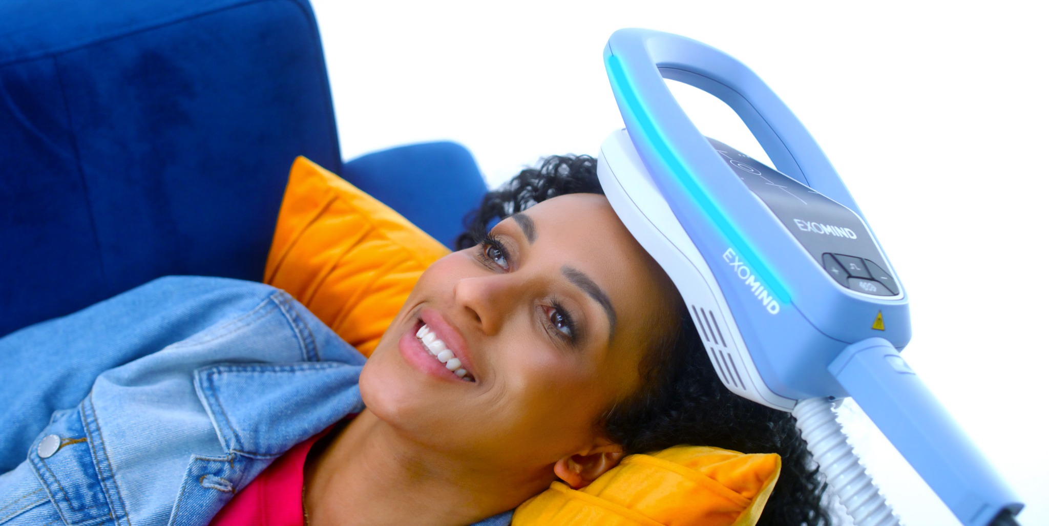 Client relaxing during EXOMIND treatment